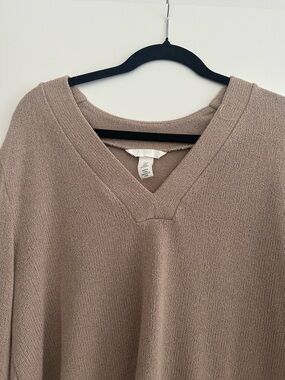 H&M Women's V-Neck Sweater in Taupe